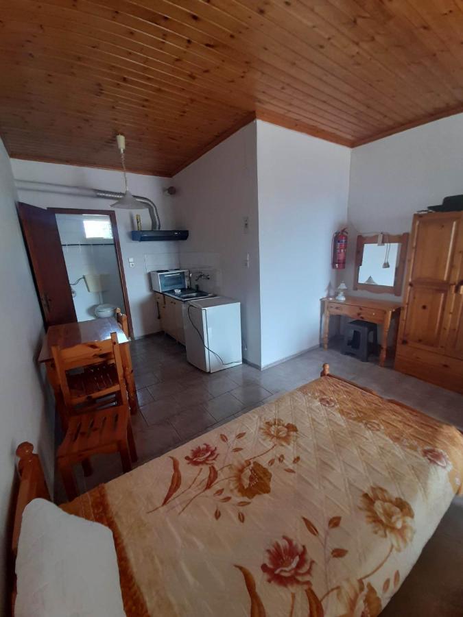 Christina Sunny Rooms Loutsa  Bagian luar foto