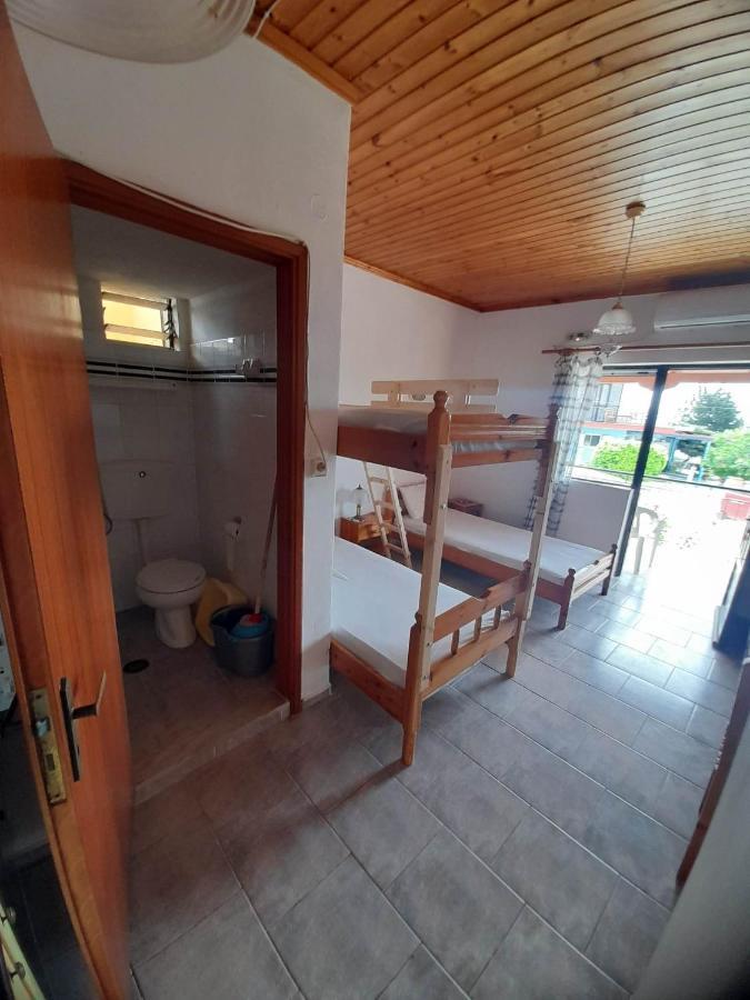 Christina Sunny Rooms Loutsa  Bagian luar foto