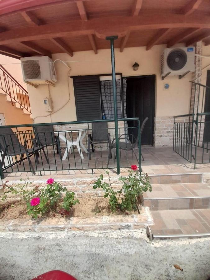 Christina Sunny Rooms Loutsa  Bagian luar foto