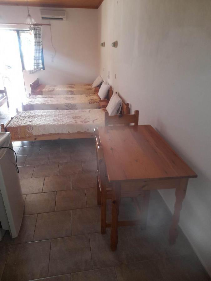 Christina Sunny Rooms Loutsa  Bagian luar foto