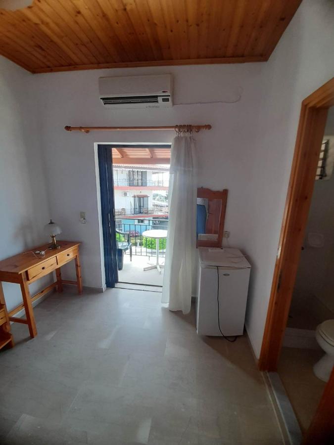 Christina Sunny Rooms Loutsa  Bagian luar foto