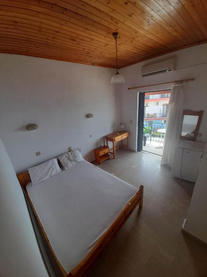 Christina Sunny Rooms Loutsa  Bagian luar foto