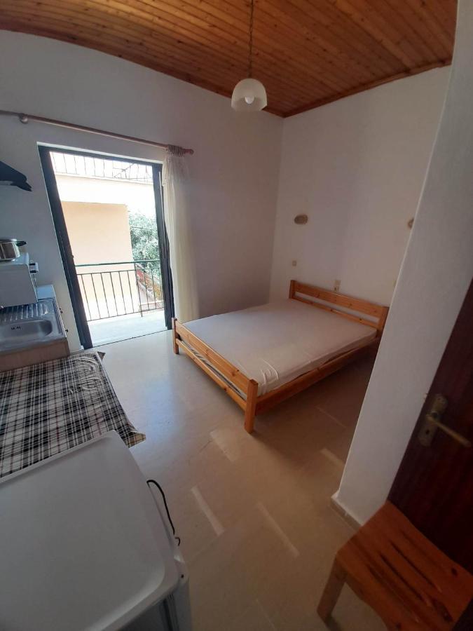 Christina Sunny Rooms Loutsa  Bagian luar foto