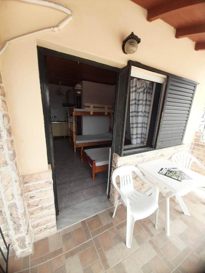 Christina Sunny Rooms Loutsa  Bagian luar foto