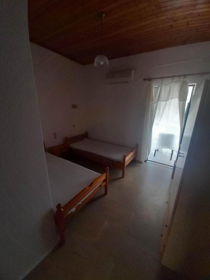 Christina Sunny Rooms Loutsa  Bagian luar foto
